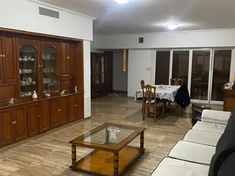 CASA EN VENTA 7 AMBIENTES EN FLORESTA
