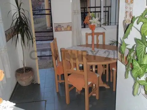 Pedro Vargas y Estrada , Piso 0