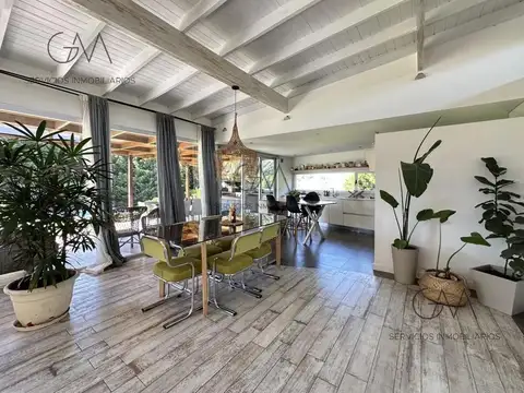 Casa en Alquiler con 1 cochera