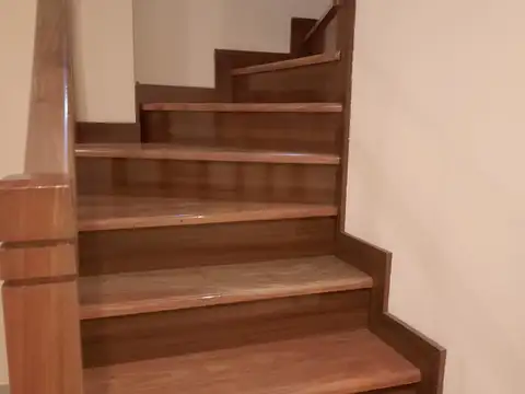 Casa en Alquiler con 2 cocheras