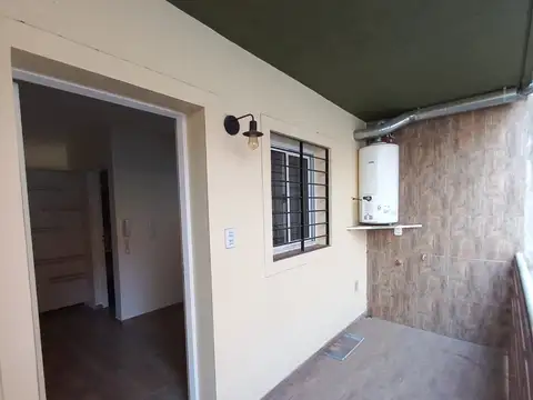 NECOCHEA 1700          - MONOAMBIENTE CON BALCON BIEN LUMINOSO -