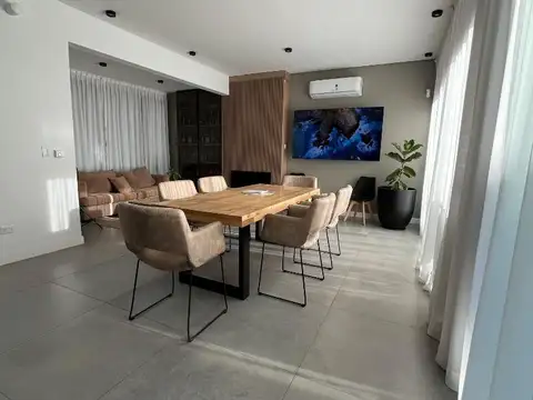 Depto Tipo Casa 4 ambientes con 3 baños