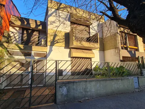 CASA SOBRE AV. JUAN B. ALBERDI DE LAS LINDAS CASAS Y CHALETS DE ALBERDI Y OLIVERA