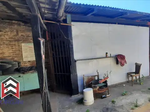 Casa 3 AMB c/ E. de vehiculo + Patio y Deposito APTO CREDITO