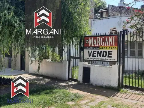 Casa 3 AMB c/ E. de vehiculo + Patio y Deposito APTO CREDITO