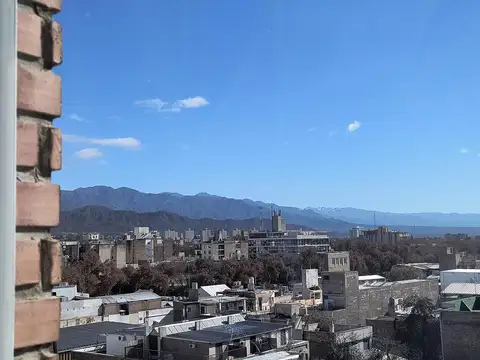 Departamento con excelente vista y balcón en alquiler