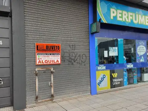 LOCAL CON ENTRE PISO Y BAÑO