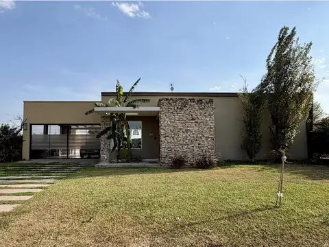 Casa de categoría en Village del Brigadier