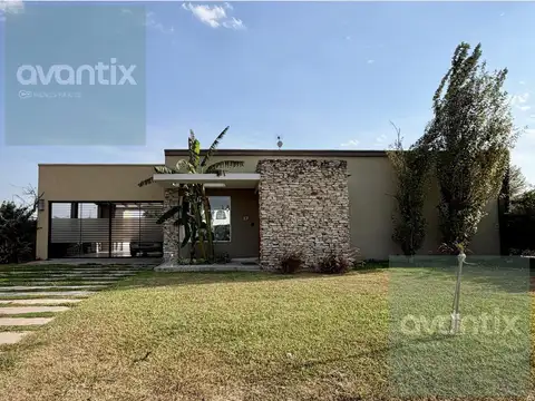 Casa de categoría en Village del Brigadier