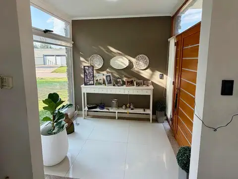 Casa en Venta en Brigadier Lopez, USD 380.000