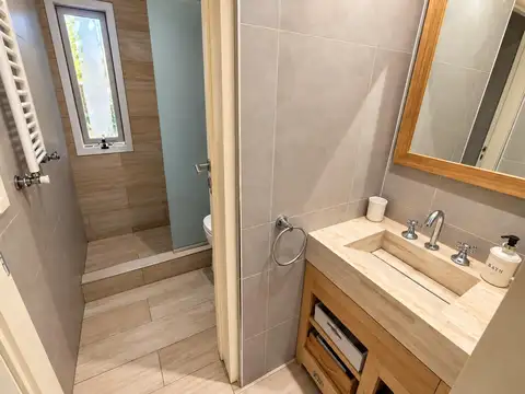 Casa en Venta con 4 cocheras