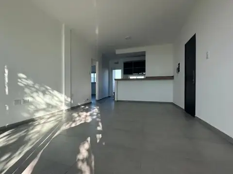 ALQUILER / SEMIPISO / CON COCHERA / CENTRICO