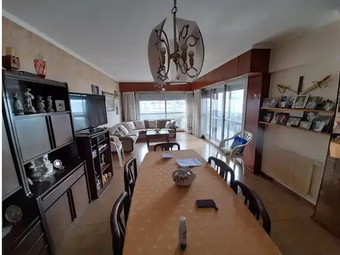 Semipiso 4 ambientes c/depcia de servicio y cochera - Diagon