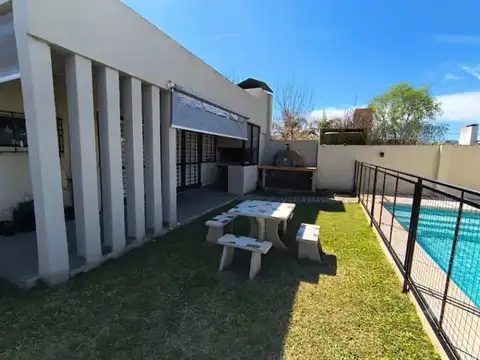 Casa 2 ambientes con 1 baño