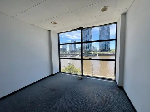 Oficina en Alquiler con 3 cocheras