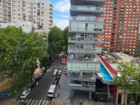 4 AMBIENTES CON COCHERA Y BAULERA AL FRENTE CON BALCONES ATERRAZADOS
