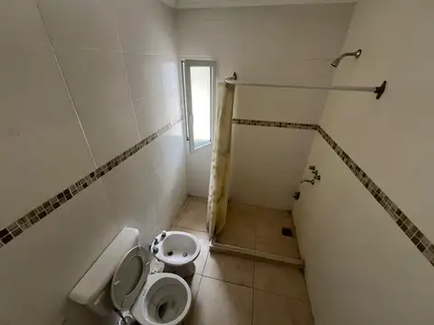 VENTA - LOCAL COMERCIAL CON DEPARTAMENTO Y PATIO - ZAVALLA