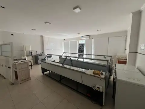 VENTA - LOCAL COMERCIAL CON DEPARTAMENTO Y PATIO - ZAVALLA