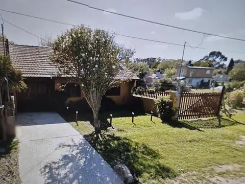 Casa en venta - 4 Dormitorios 2 Baños - Santa Clara Del Mar
