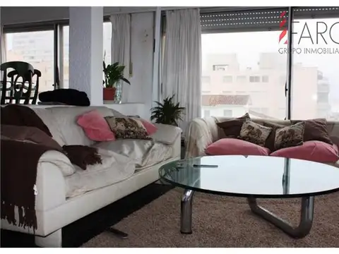 Apartamento en Península 3 dormitorios y servicio con garage