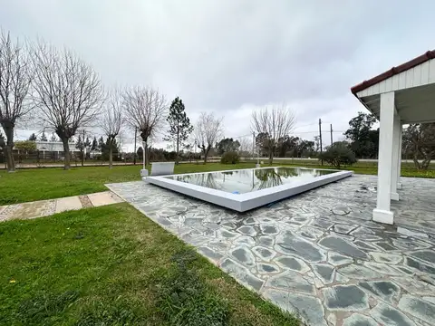 Casa en Venta con 3 cocheras