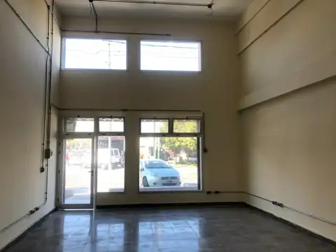 ALQUILER Local comercial  sobre Av San Martin