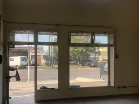 Local en Alquiler en José Mármol, $ 650.000