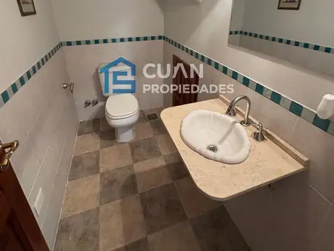 Casa 5 ambientes con 4 baños