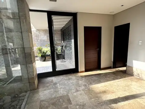 Casa en Alquiler de 4 dormitorios