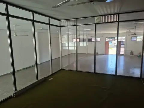 Local comercial en Alquiler calle Godoy Cruz, Maipú