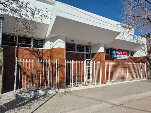 Local comercial en Alquiler calle Godoy Cruz, Maipú