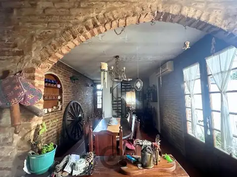 Casa en Burzaco de 4 ambientes.