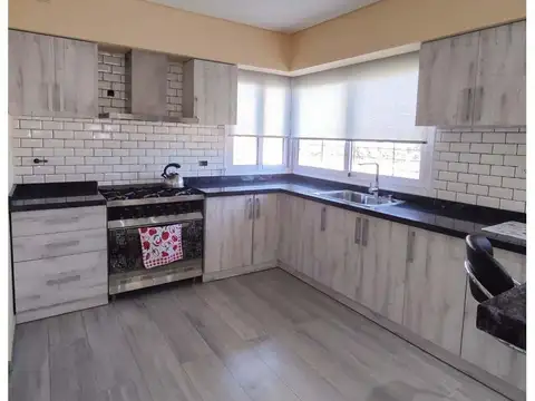 Casa 5 ambientes con 3 baños