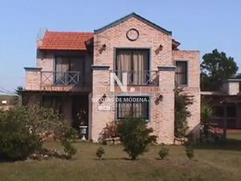 CASA EN VENTA EN ZONA DE TIO TOM