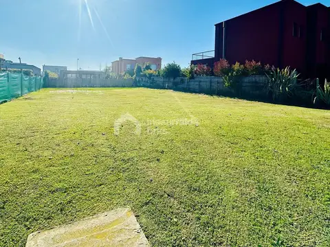 SE VENDE LOTE EN BARRIO NÁUTICO VILA MARINA 1 CON AMARRA 