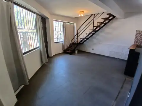 Depto Tipo Casa en Venta en Villa Luzuriaga, USD 85.000