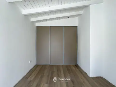 VENTA - Casa de pasillo de 2 dormitorios con patio. Barrio Lourdes, Rosario. APTO CRÉDITO.