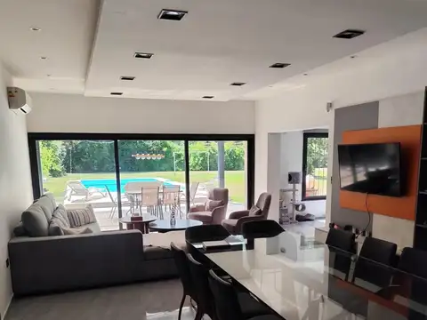 Casa en Alquiler en Barrio el Cazador, USD 2.200