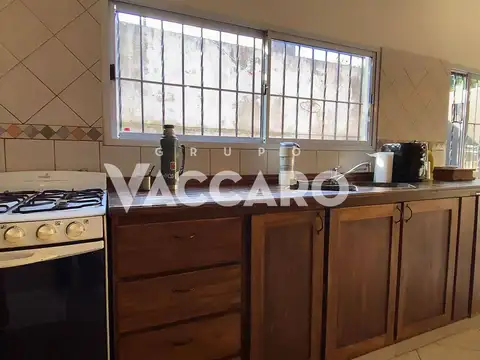 Casa 4 ambientes con 2 baños