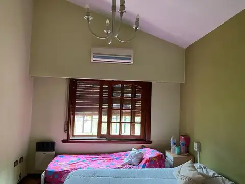 Casa en Venta con 3 cocheras