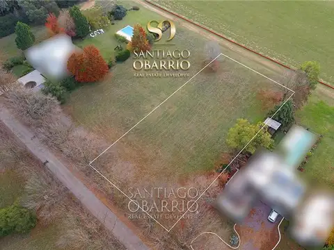 Lote  en Venta de 2400m2 en barrio La Cañada Polo Club de Lujan 100