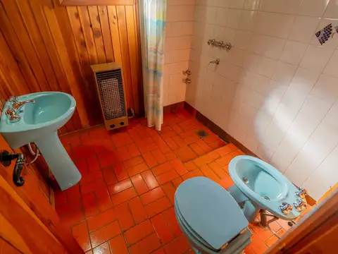 Casa 2 ambientes con 1 baño