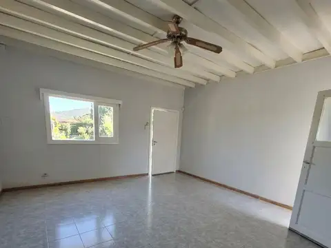 CASA EN VENTA, 2 DORMITORIOS, PATIO Y TERRAZA