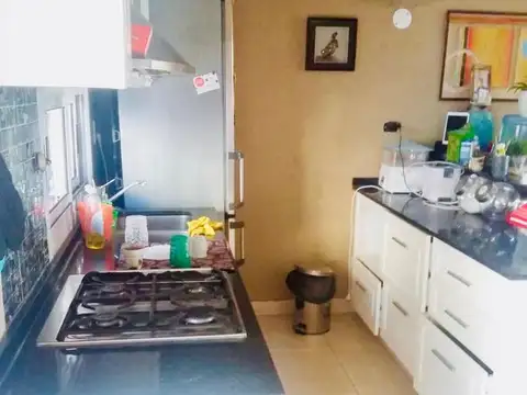 Casa en Venta con 12 cocheras