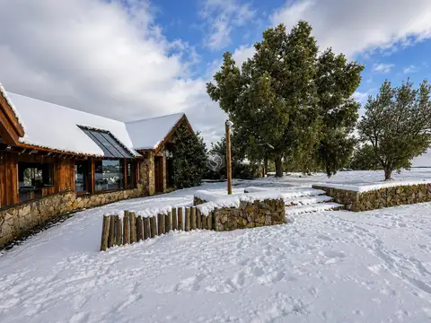 CASA EN VENTA EN SAN MARTIN DE LOS ANDES - Barrio Peñon del Lolog 100