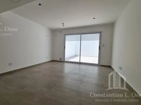 Departamento 2 ambientes con amplio patio -planta baja  - Temperley