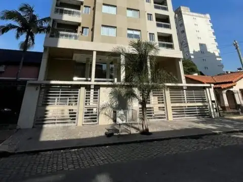 EXCELENTE MONOAMBIENTE CON COCHERA 8°B