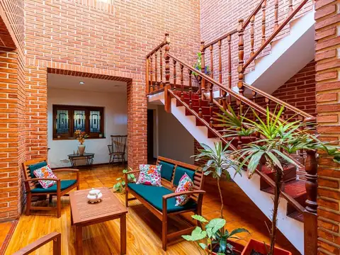 Casa en Venta con 2 cocheras