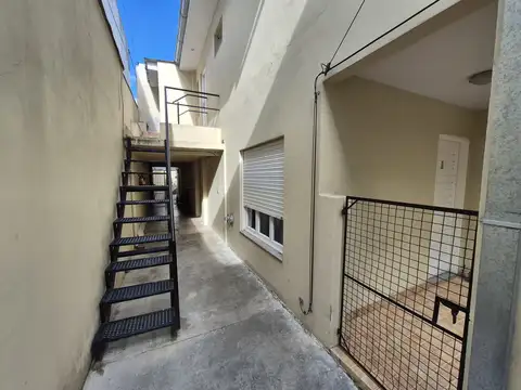 Depto Tipo Casa en Alquiler de 3 ambientes