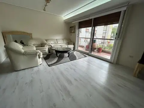 Venta semipiso 5 ambientes con cochera fija y cubierta Flores